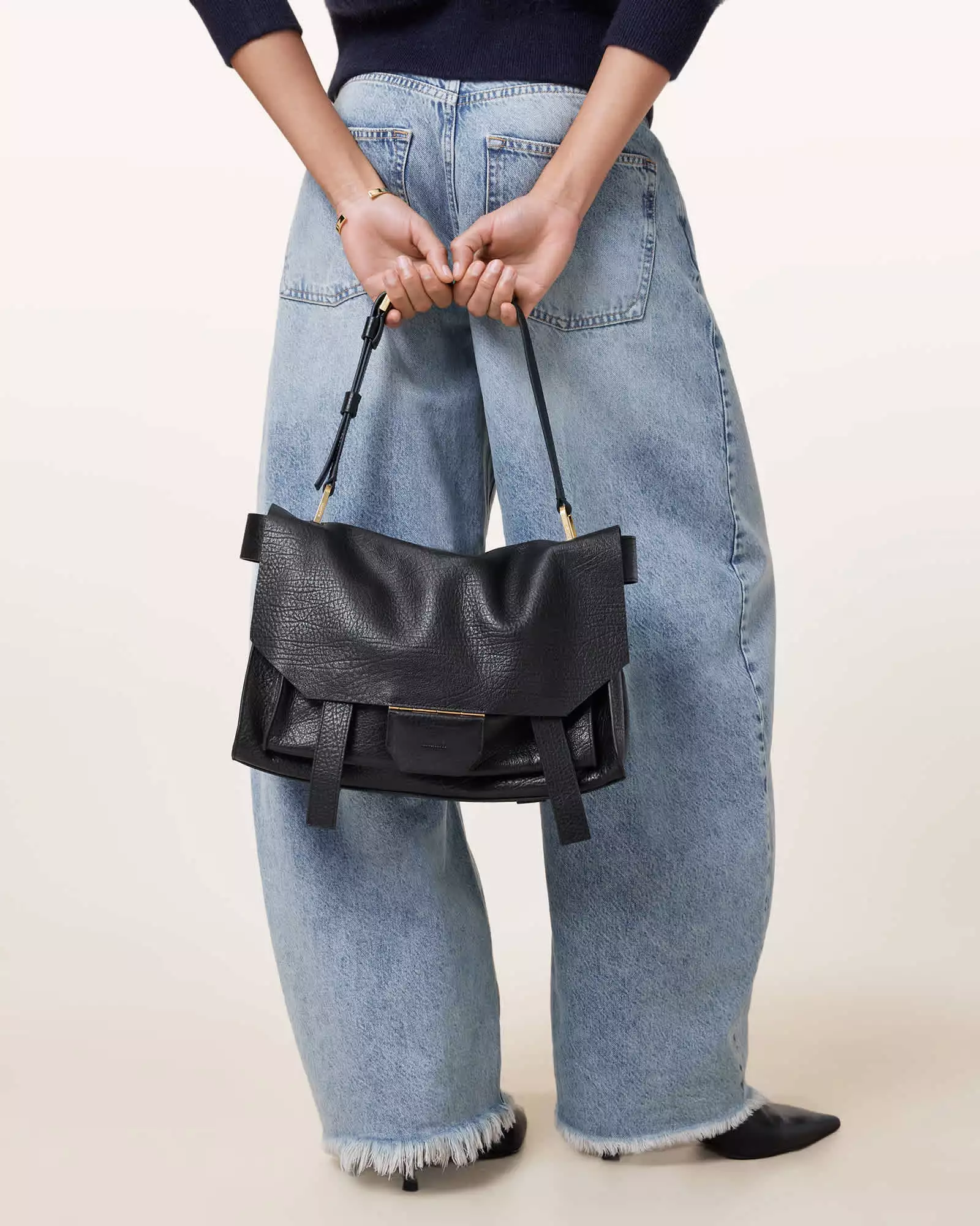 URSA GRAIN 造型手拿包