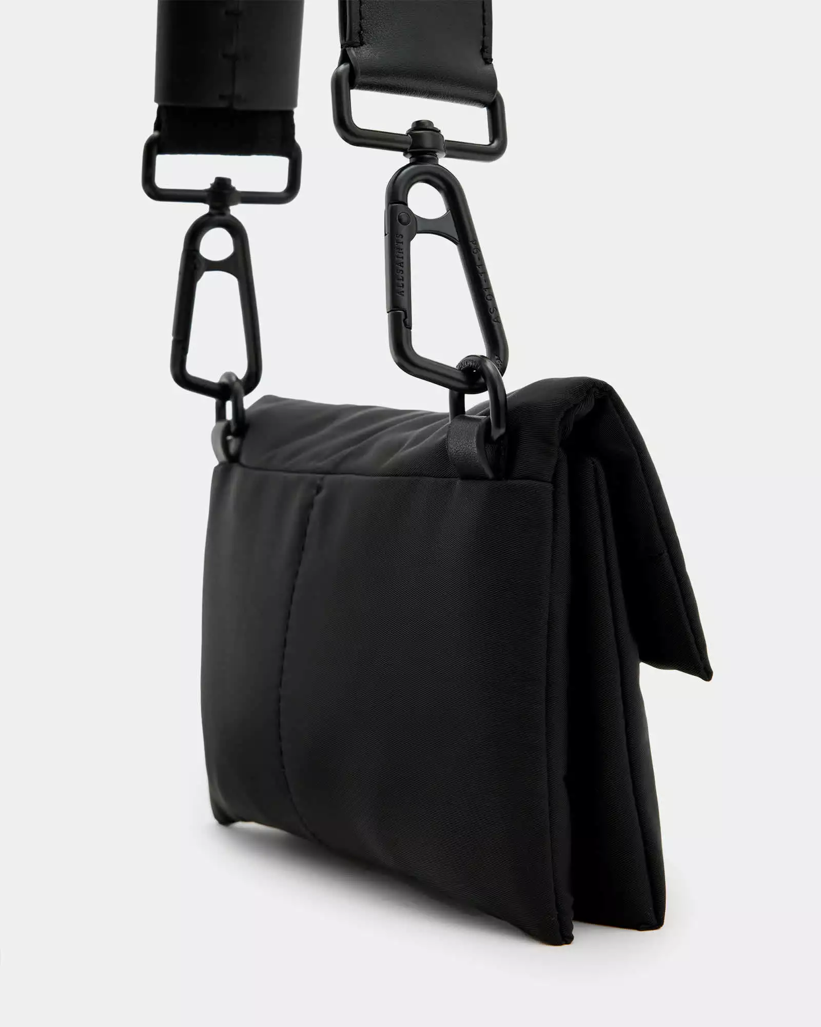 EZRA 衍縫側背包