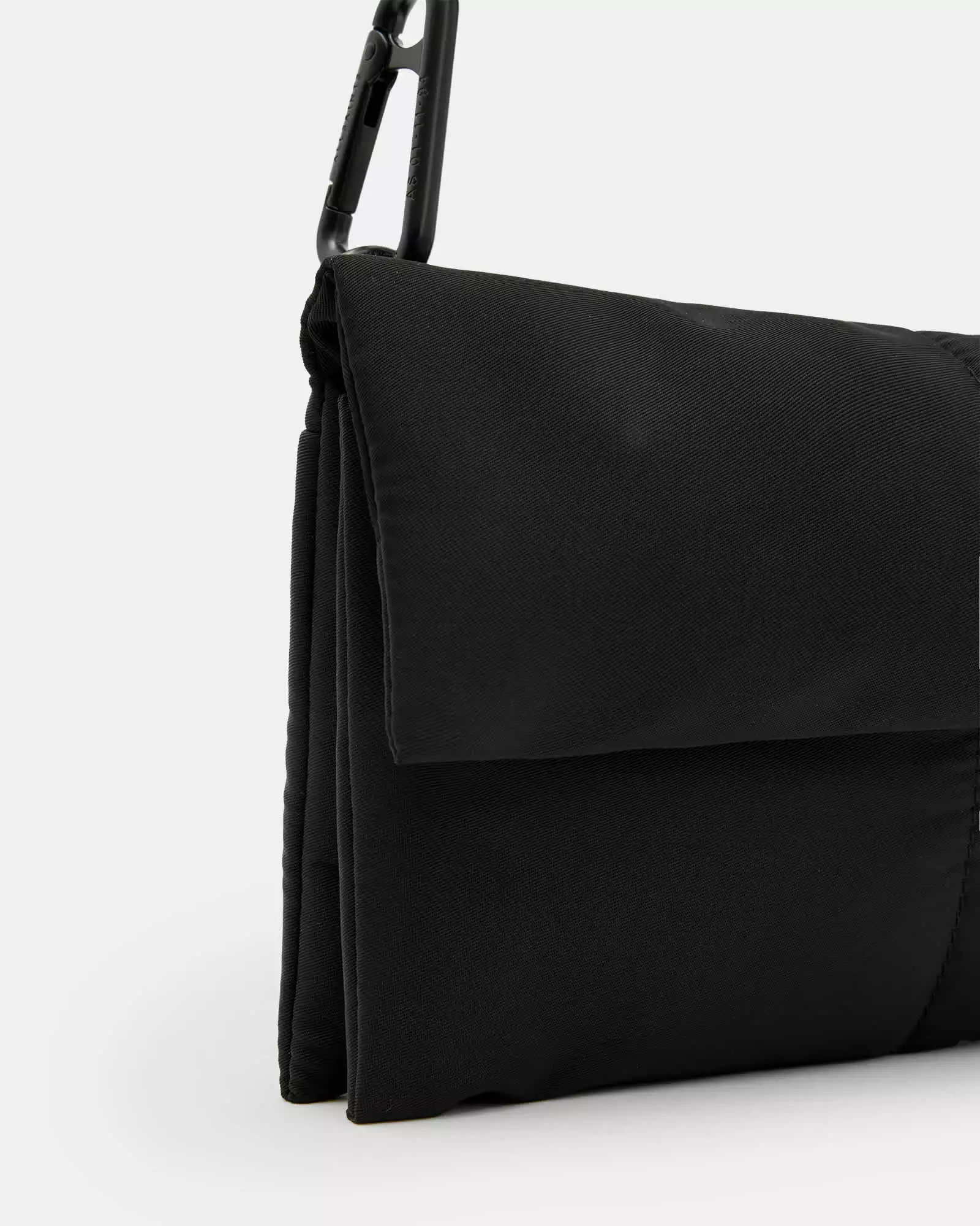 EZRA 衍縫側背包