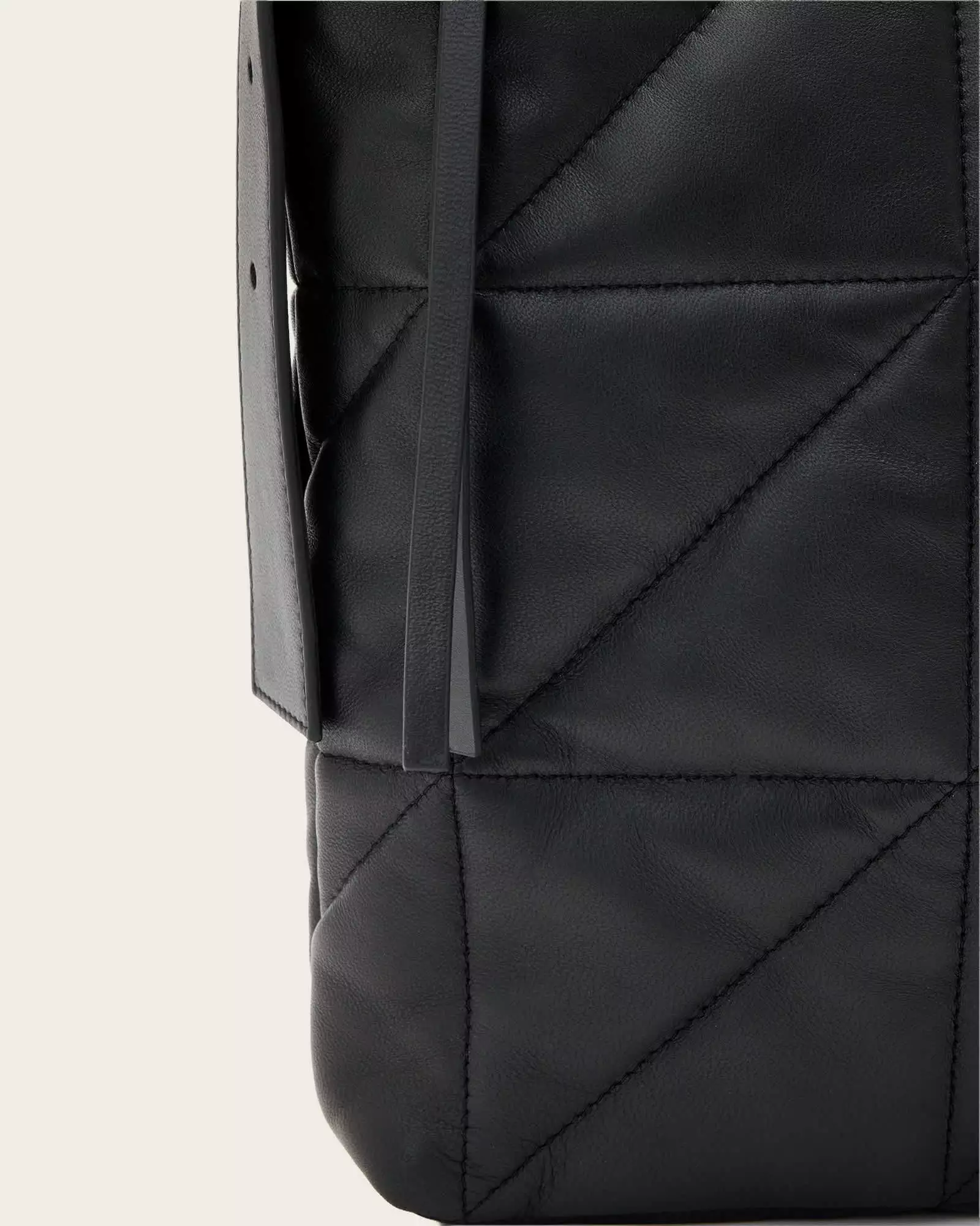 EDBURY 衍縫羊皮側背包