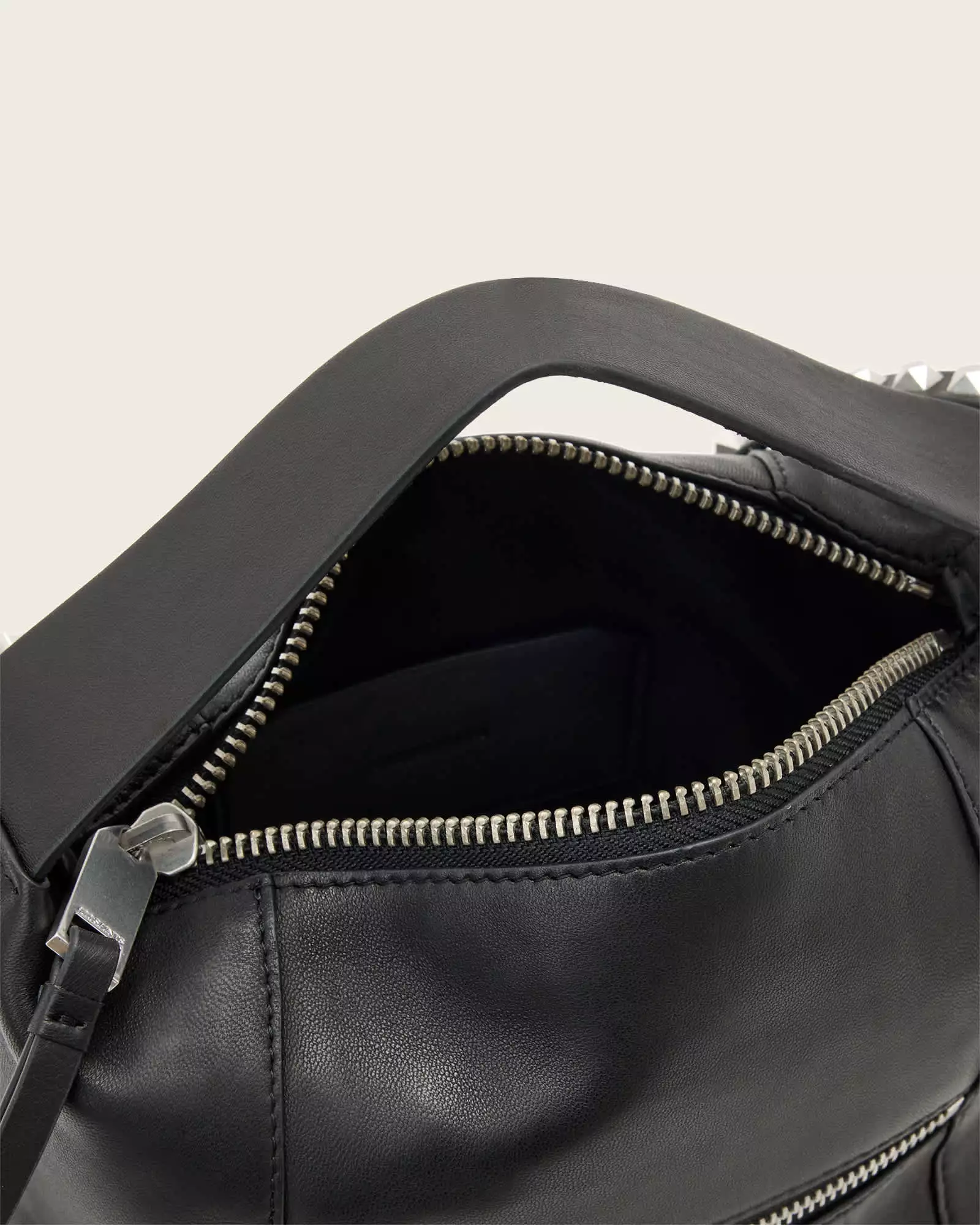 VEGA EMB 羊皮側背包