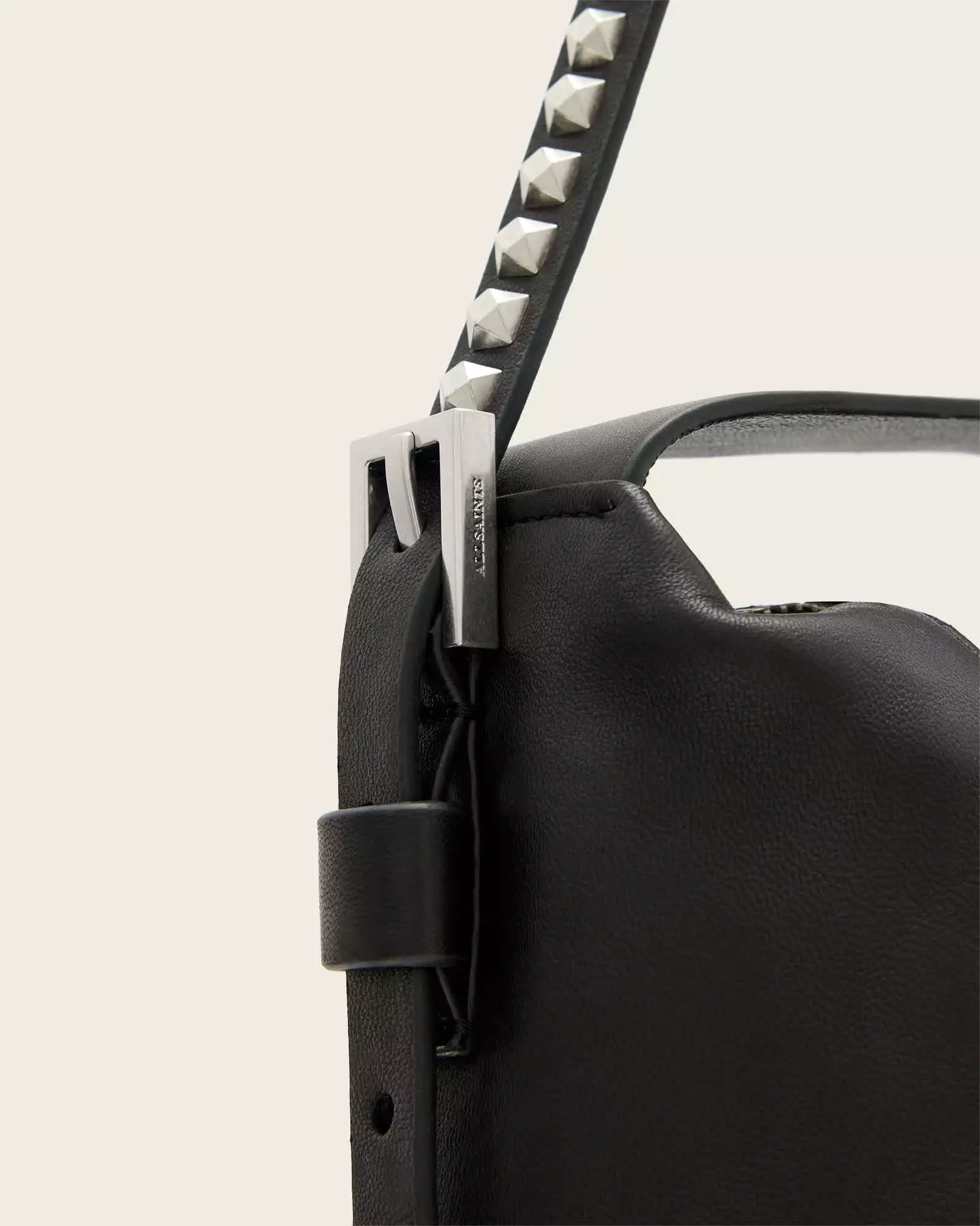 VEGA EMB 羊皮側背包