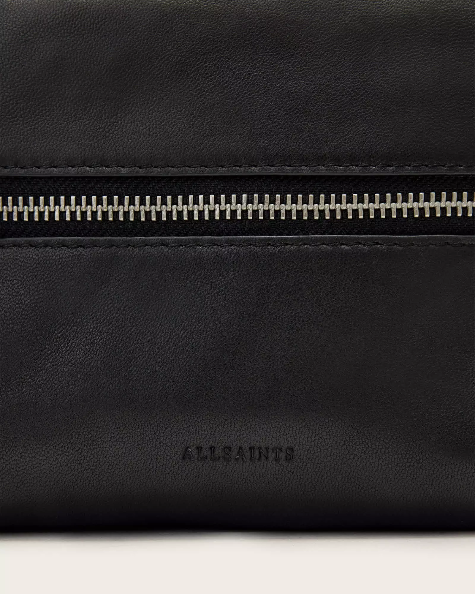 VEGA EMB 羊皮側背包