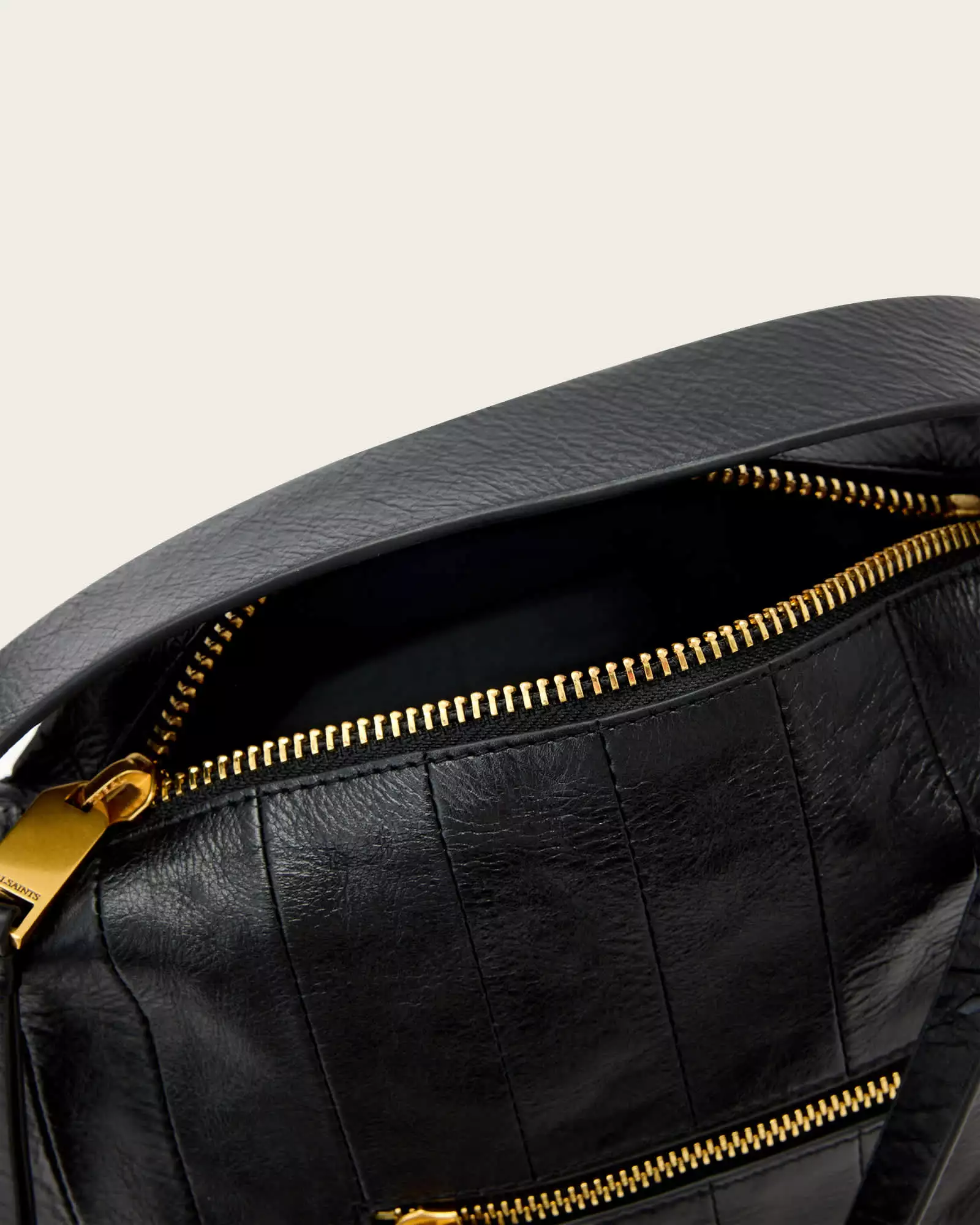 VEGA PANEL 牛皮側背包