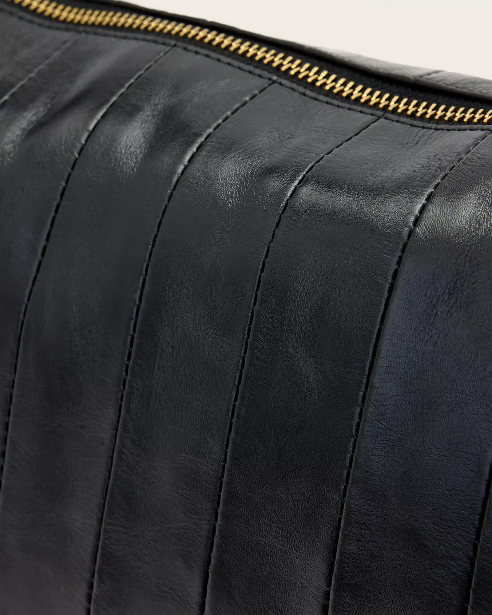 EDBURY PANEL 牛皮側背包