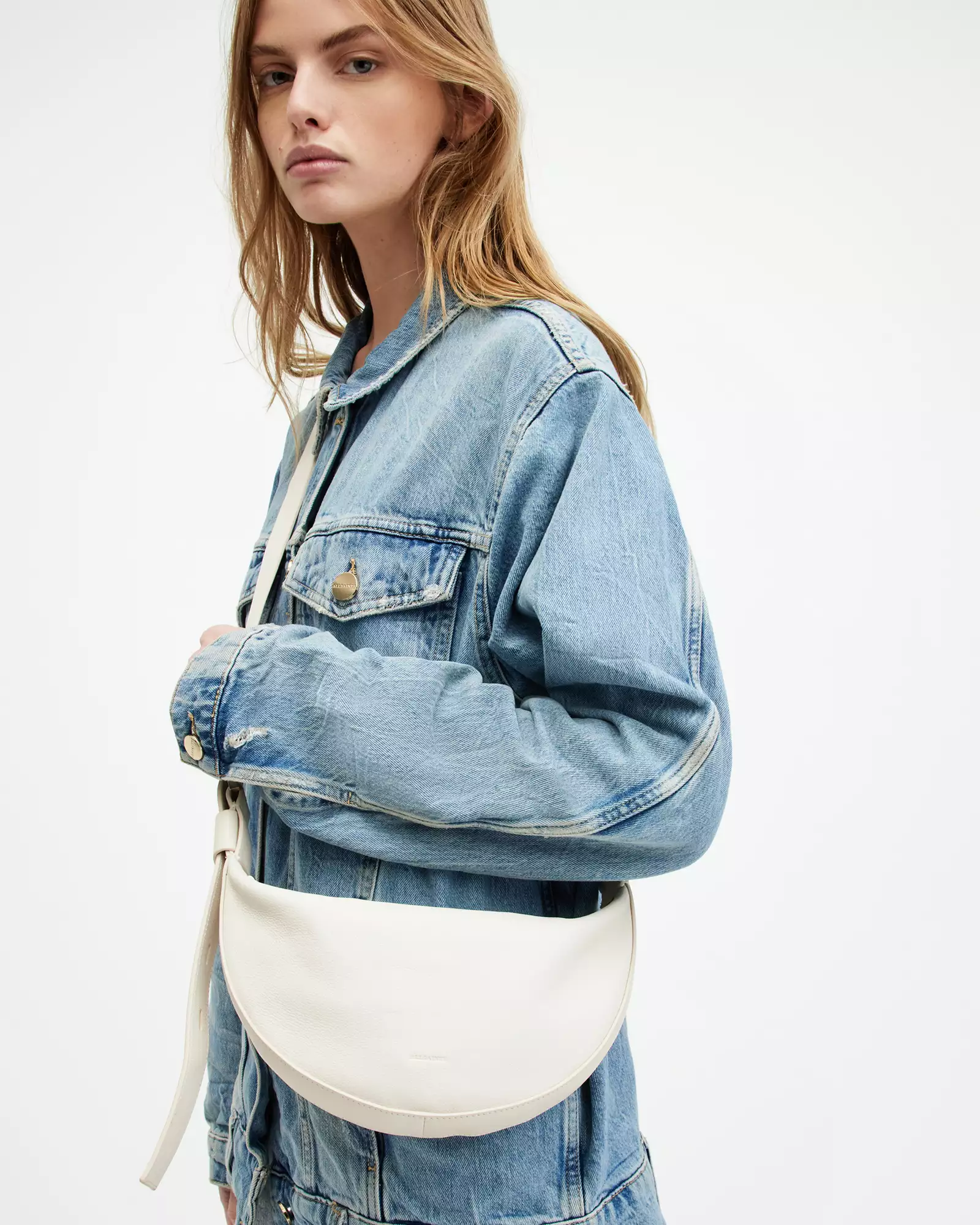 HALF MOON 牛皮斜背包