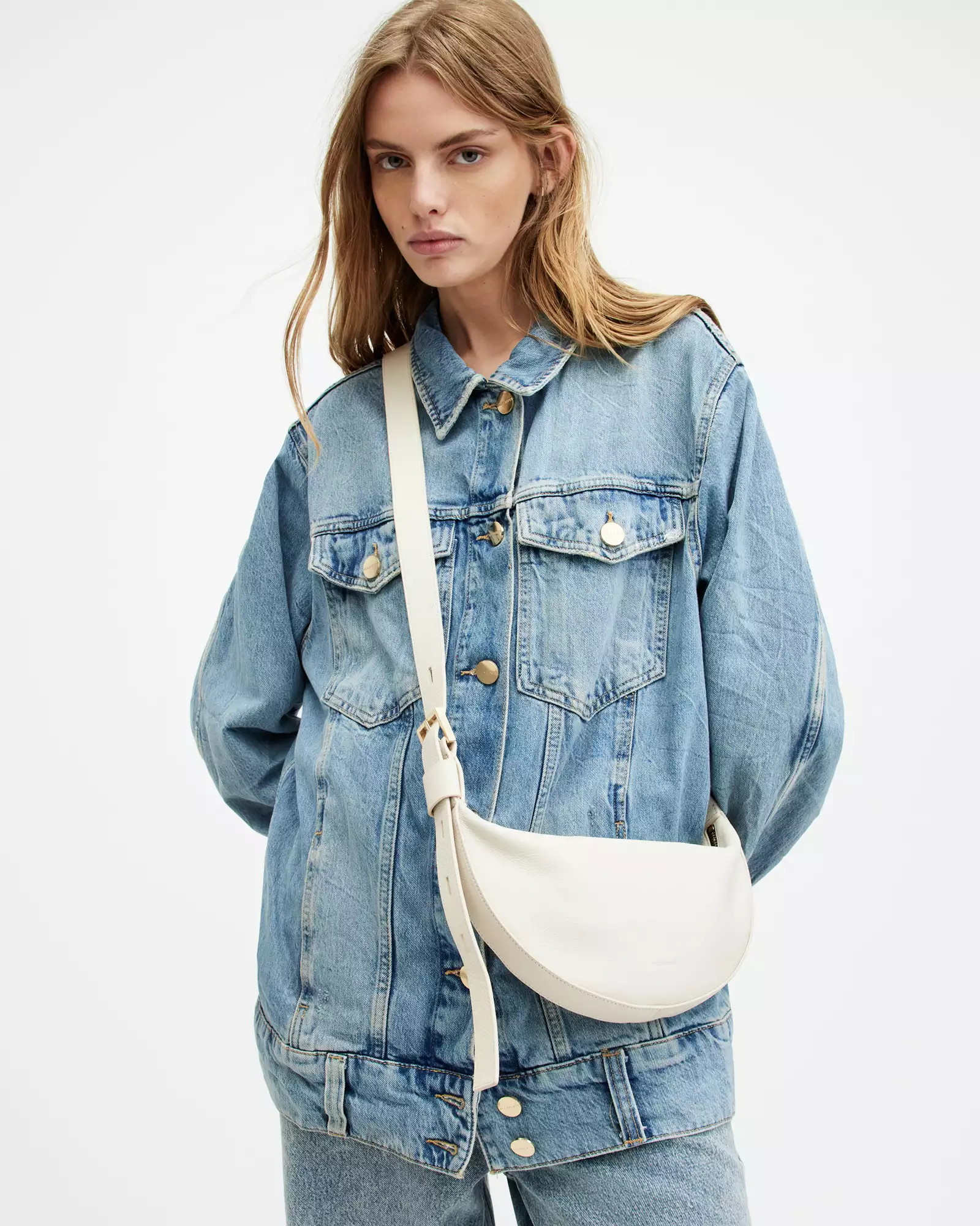 HALF MOON 牛皮斜背包