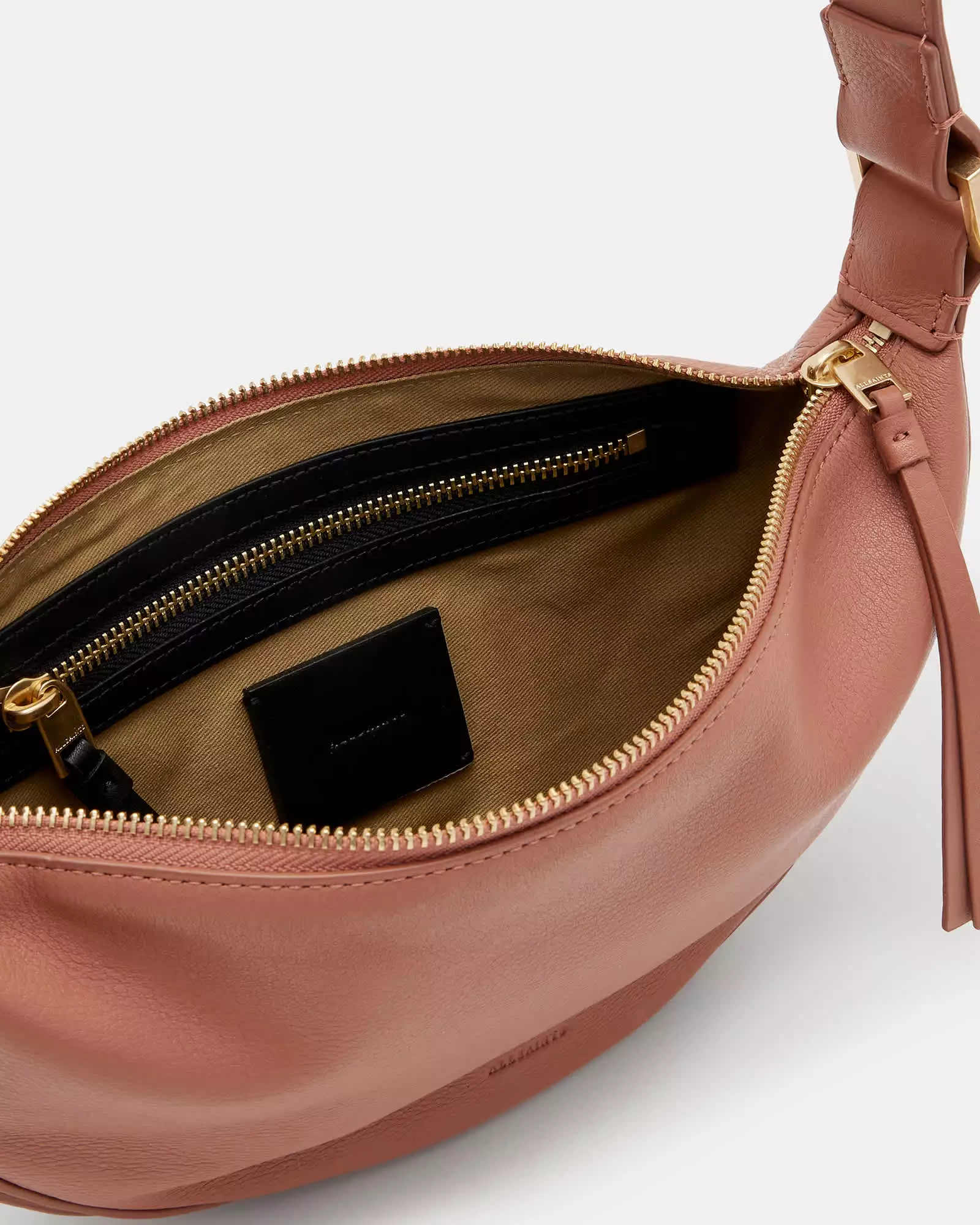 HALF MOON 牛皮斜背包