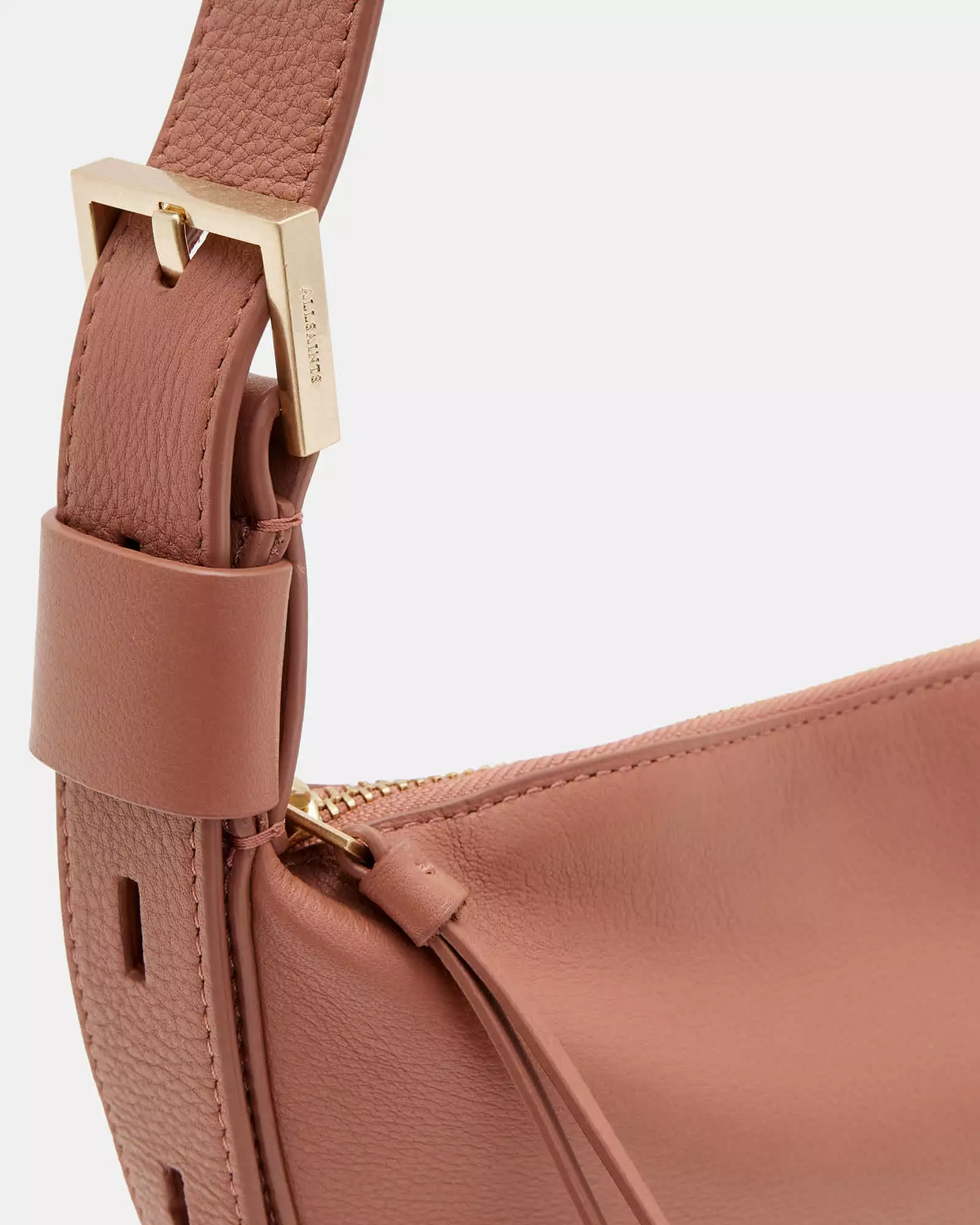 HALF MOON 牛皮斜背包