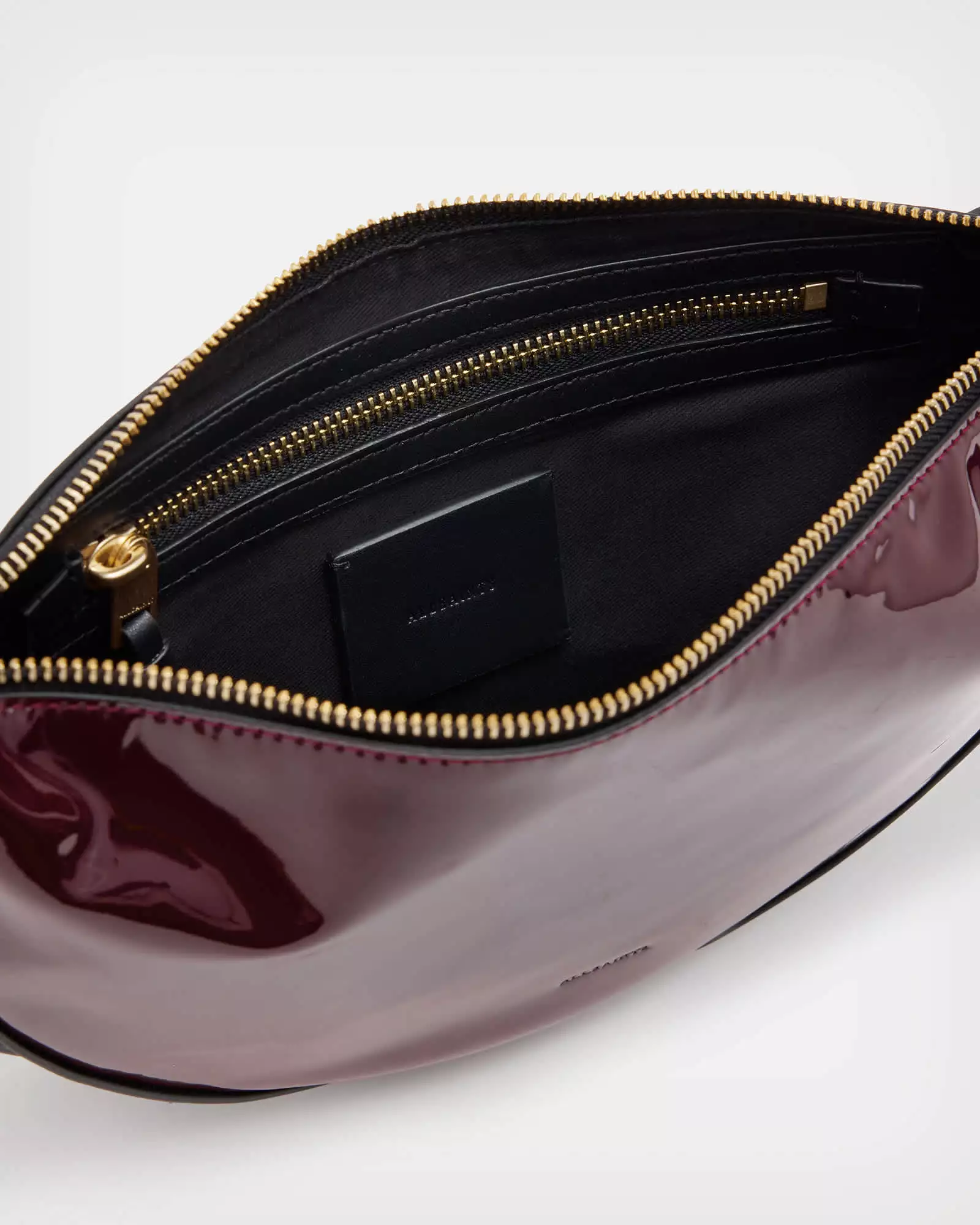 HALF MOON 牛皮斜背包