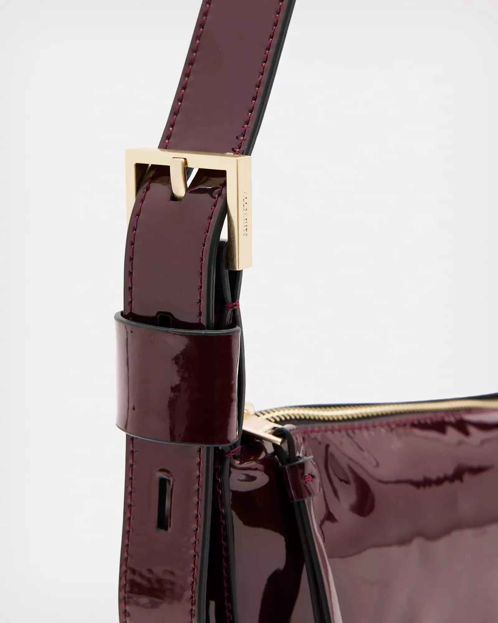 HALF MOON 牛皮斜背包