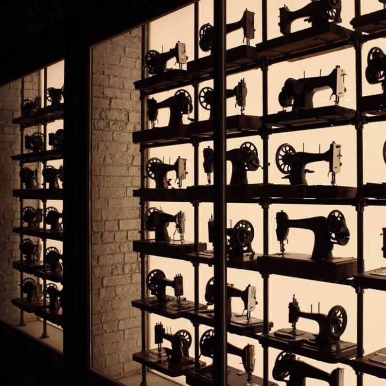 ALLSAINTS 經典縫紉機牆